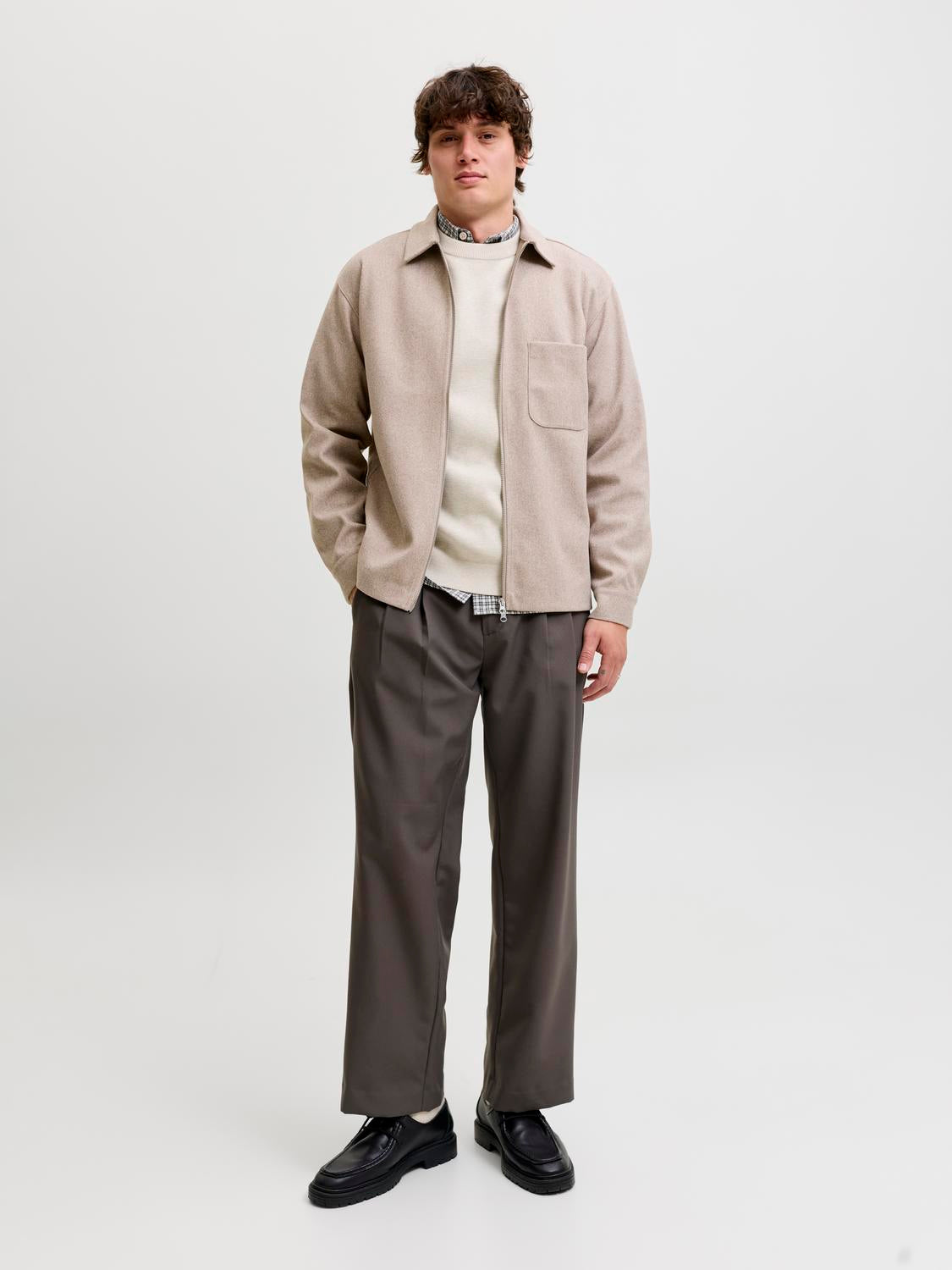 model_shot-front_full